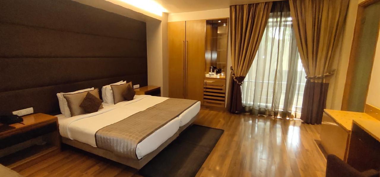 Udman Hotel Panchshila Park Nueva Delhi Exterior foto
