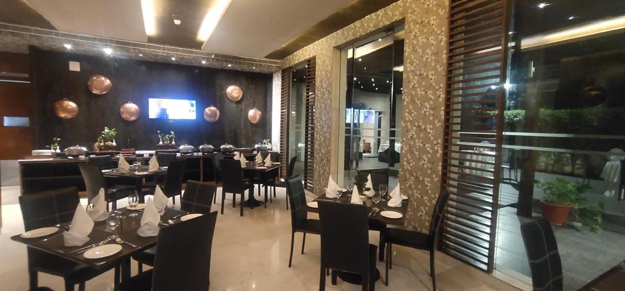 Udman Hotel Panchshila Park Nueva Delhi Exterior foto
