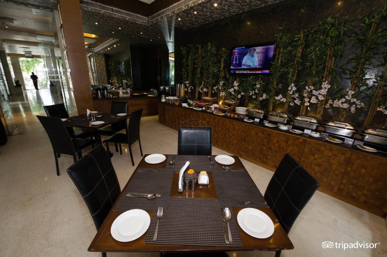 Udman Hotel Panchshila Park Nueva Delhi Exterior foto