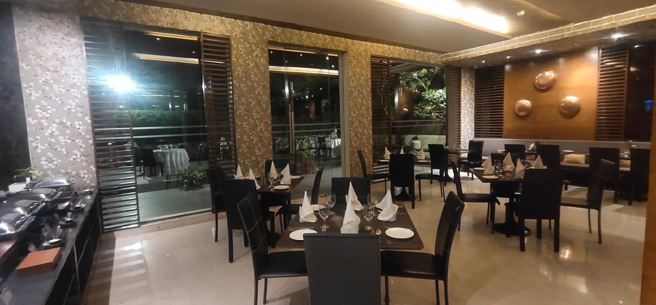 Udman Hotel Panchshila Park Nueva Delhi Exterior foto