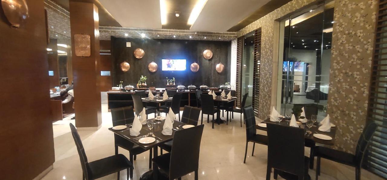 Udman Hotel Panchshila Park Nueva Delhi Exterior foto