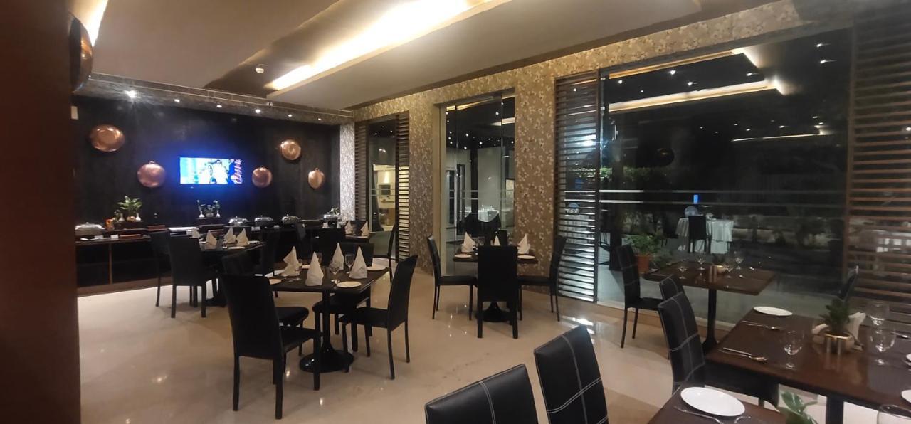 Udman Hotel Panchshila Park Nueva Delhi Exterior foto