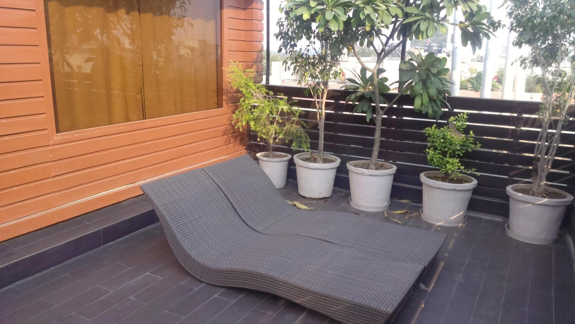 Udman Hotel Panchshila Park Nueva Delhi Exterior foto