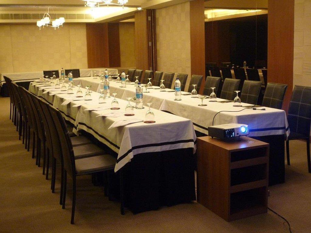 Udman Hotel Panchshila Park Nueva Delhi Facilidades foto