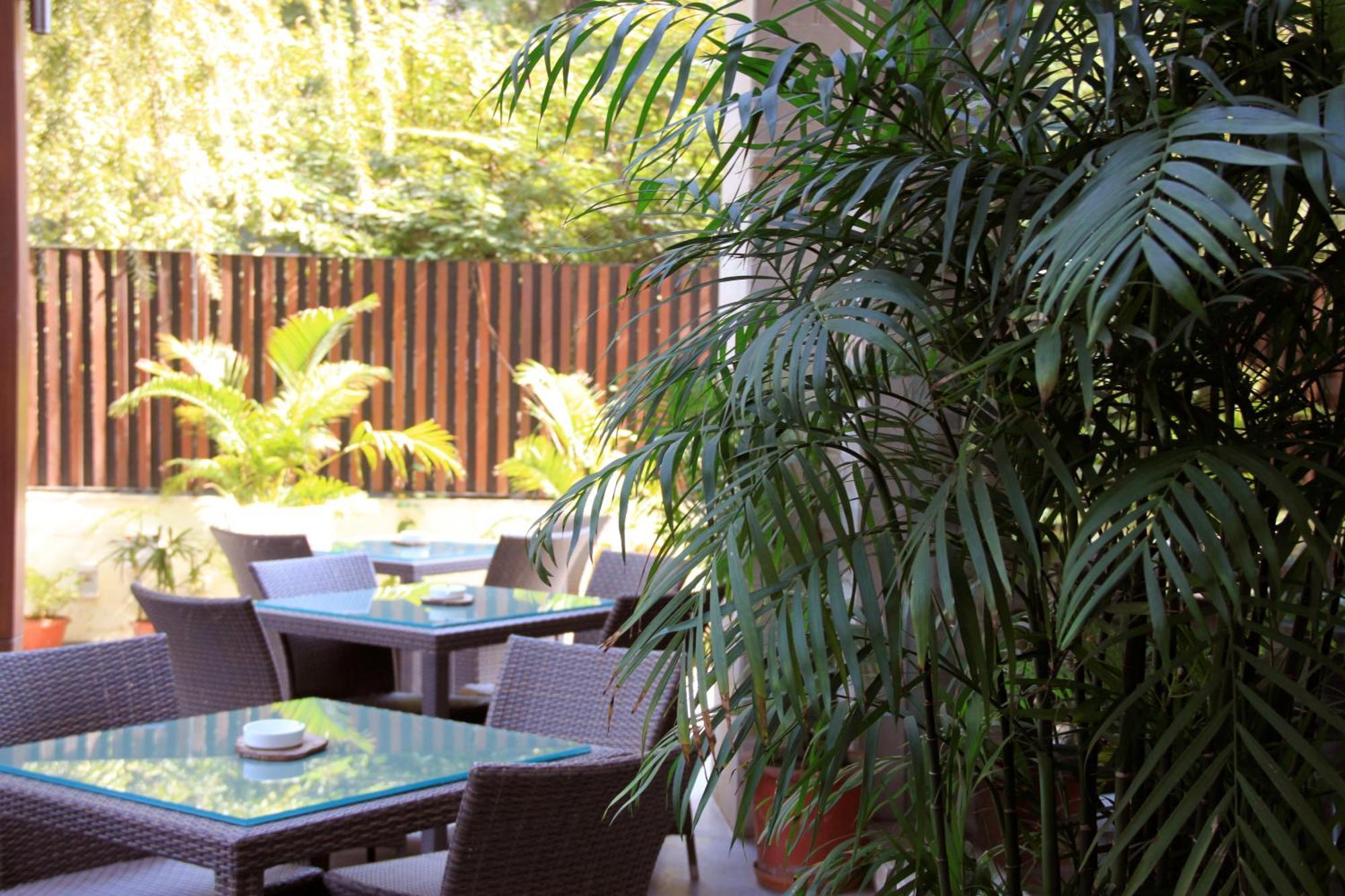 Udman Hotel Panchshila Park Nueva Delhi Exterior foto