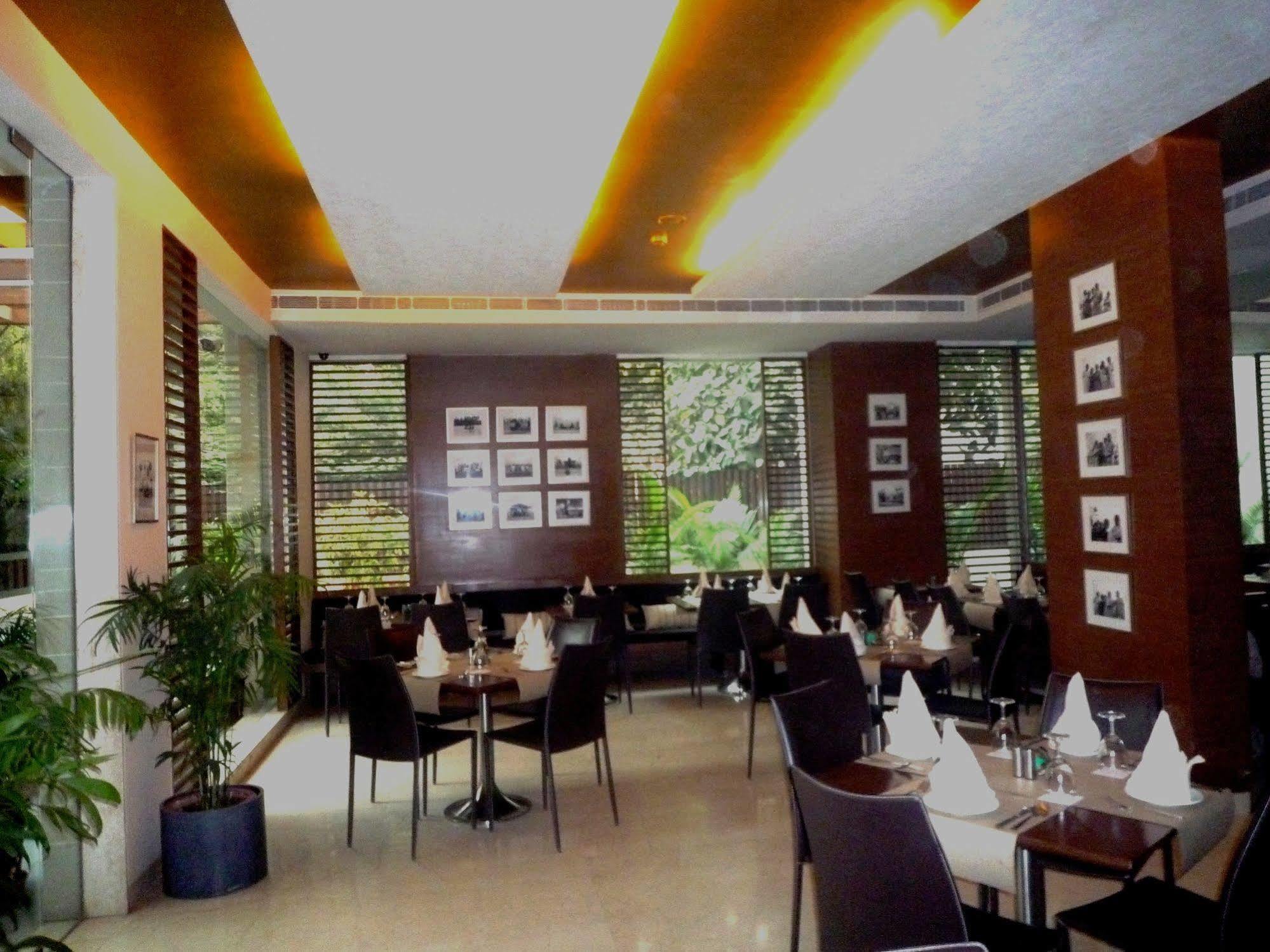 Udman Hotel Panchshila Park Nueva Delhi Exterior foto